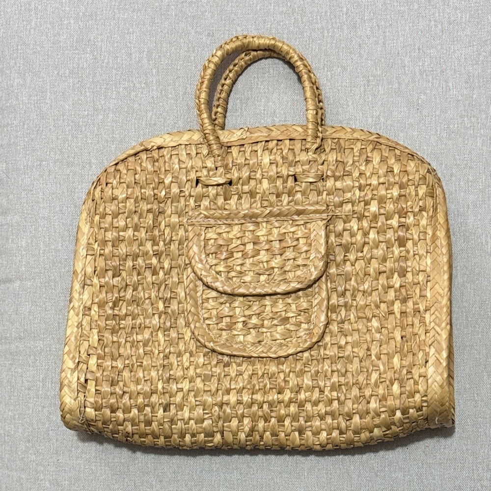 Summer Must Have Bag-Woven Natural Material-Open Top-Hand Carry-Like New